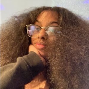 Meet your Posher, Devyn